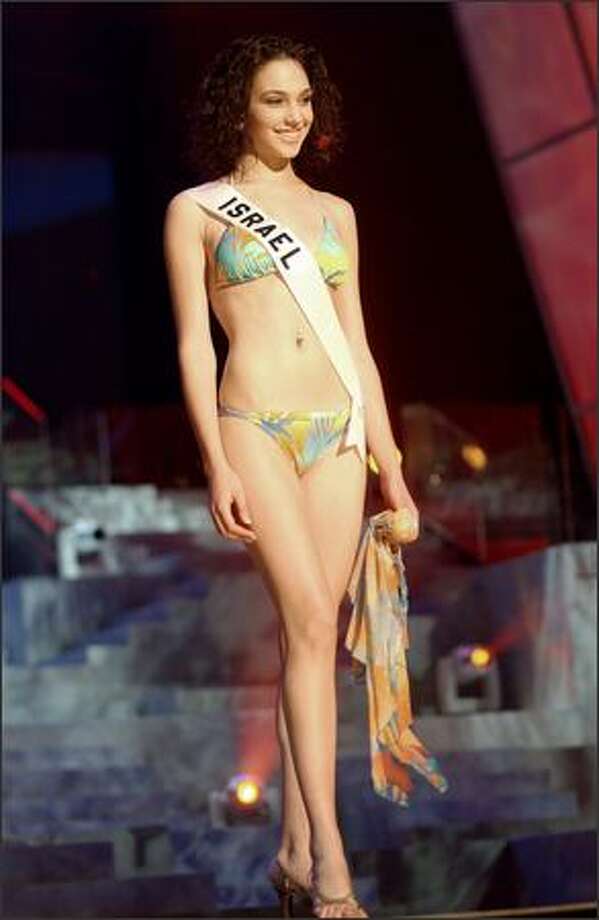 Miss Universe (2004) -- Presentation Show Swimsuits 3 ...