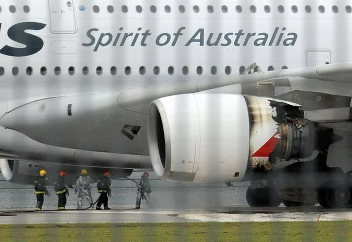 Qantas A380 emergency landing in Singapore