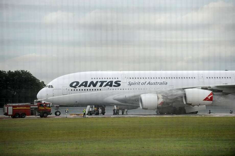 Qantas A380 emergency landing in Singapore