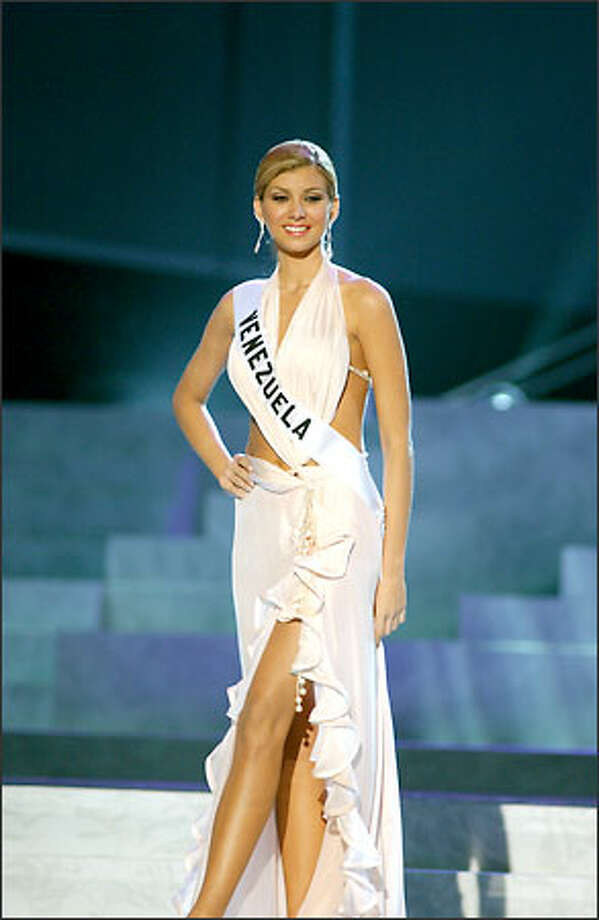 Miss Universe (2004) -- Presentation Show Gowns 4 - seattlepi.com