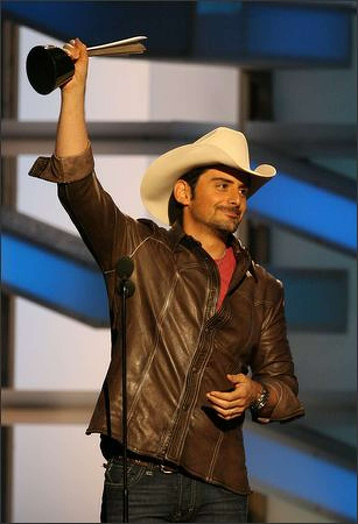Brad Paisley accepts his award for Top Male Vocalist during the 43rd annual Academy oOf Country Music Awards.