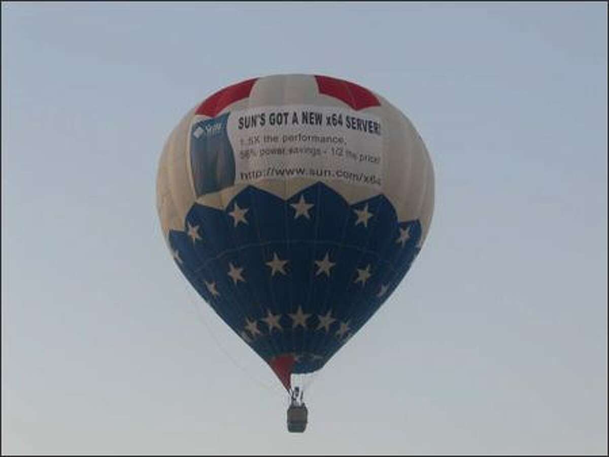 A close-up of Sun Microsystems' promotional balloon over a Hewlett-Packard conference in Orlando, Fla., in October. (Sun photo)