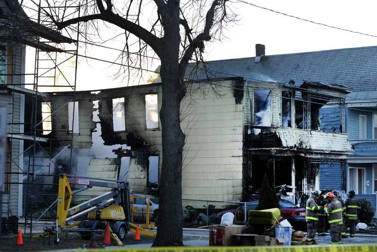 Three injured in Schenectady house fire