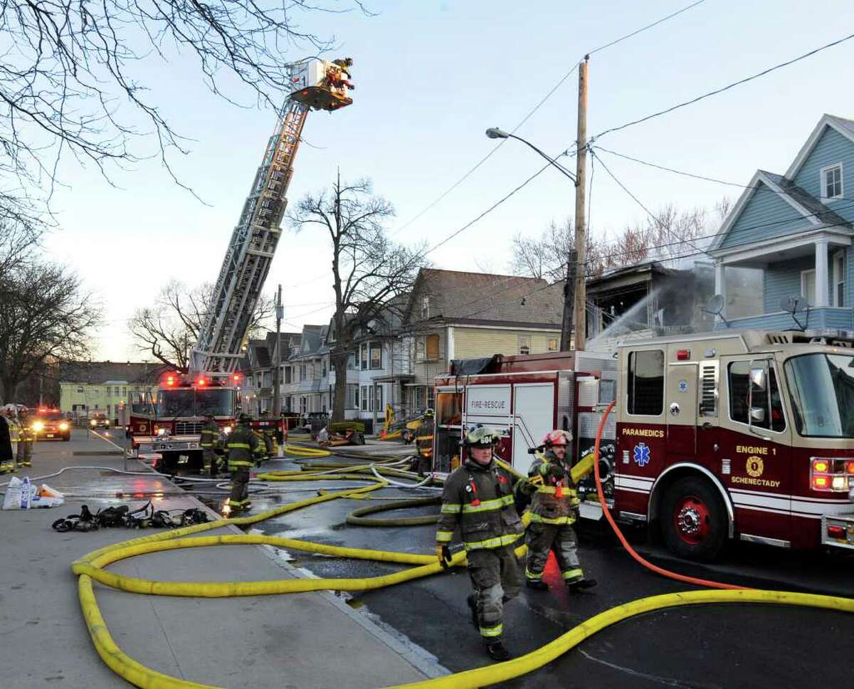 Three injured in Schenectady house fire