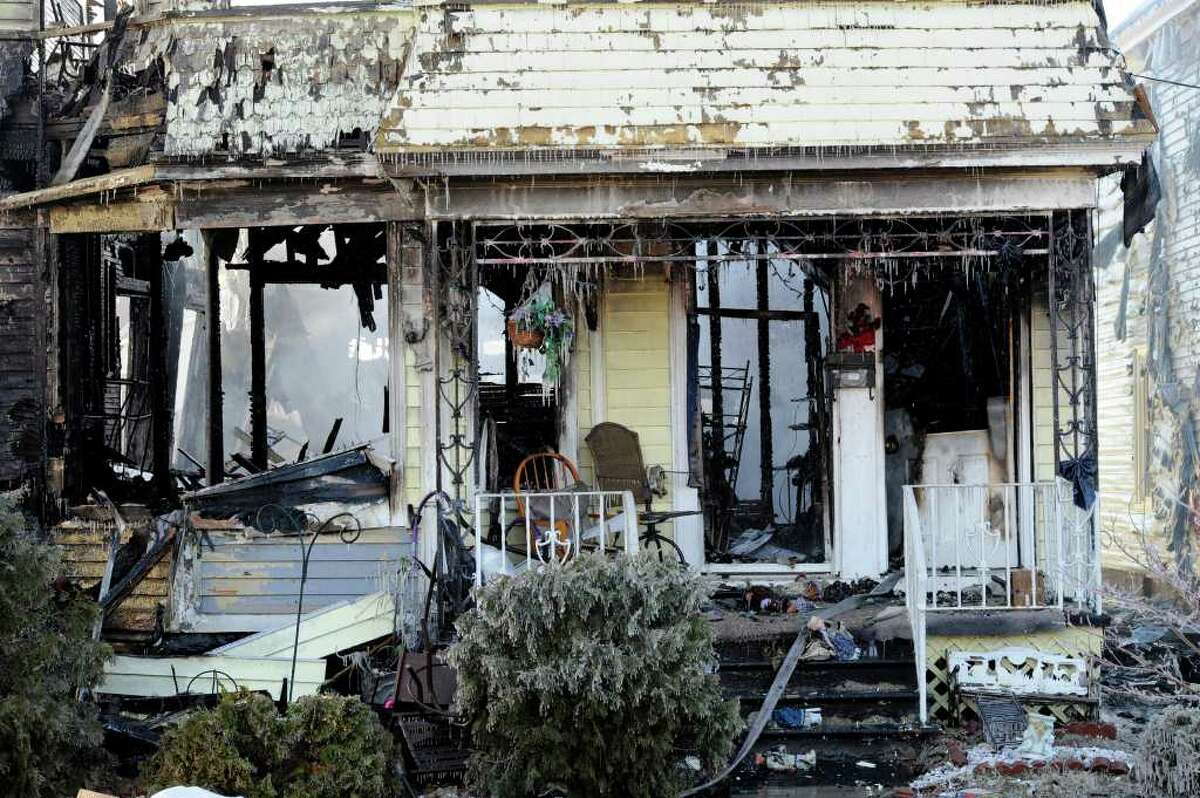 Three injured in Schenectady house fire