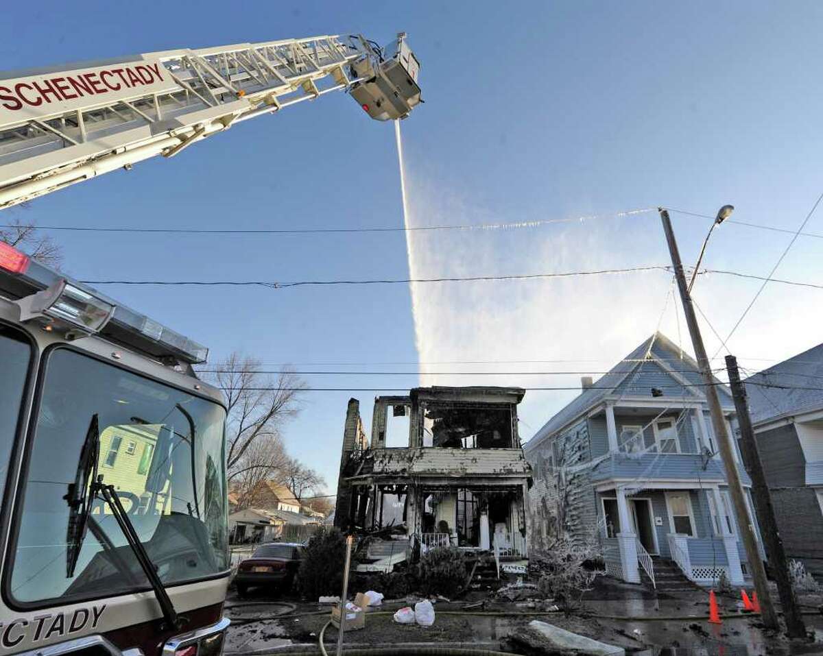 Three injured in Schenectady house fire