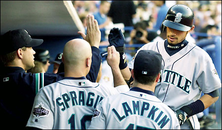 Mariners bring back 44-year-old Ichiro Suzuki - Red Deer Advocate