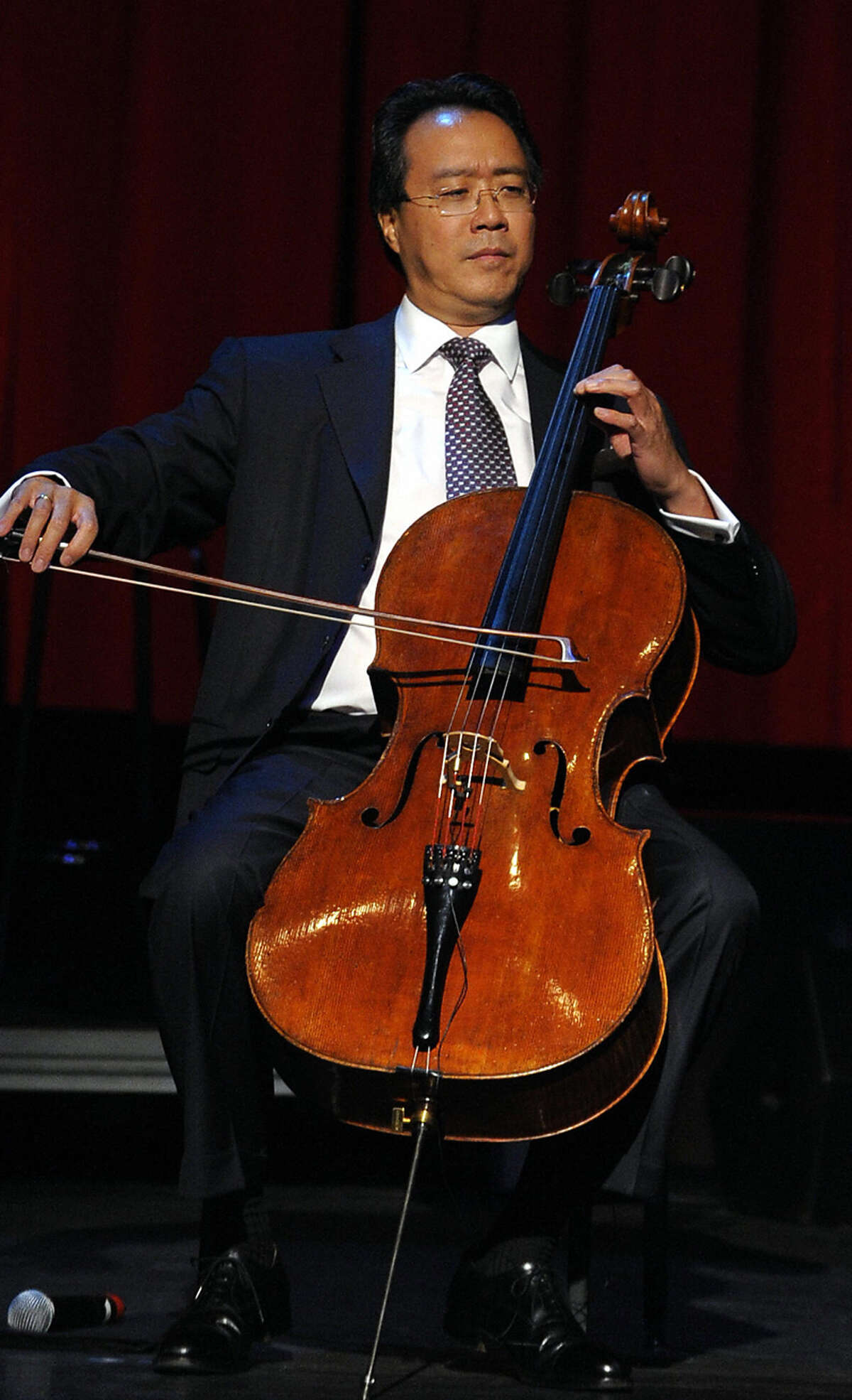 YoYo Ma, ensemble bring trek to Majestic