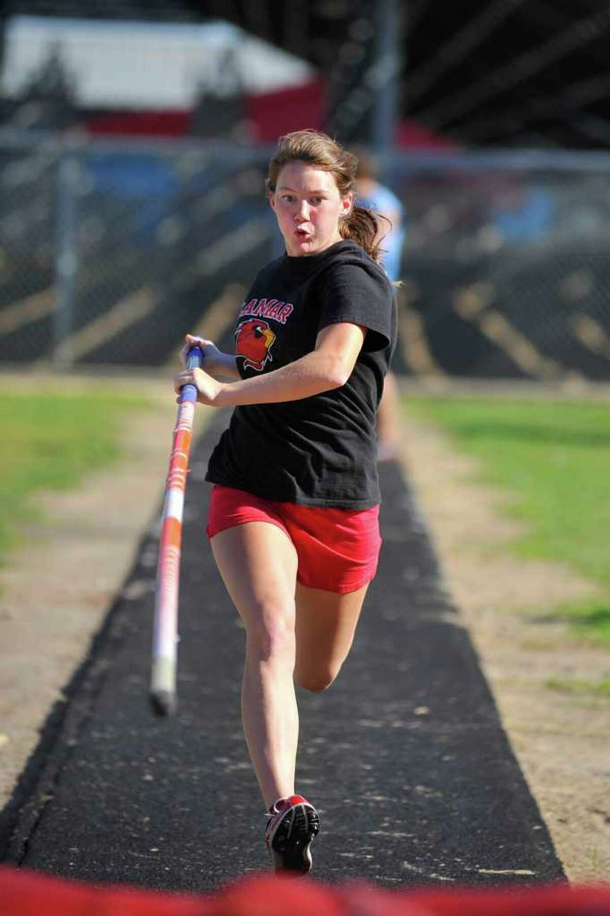 Beard powers girls pole vaulting at Lumberton