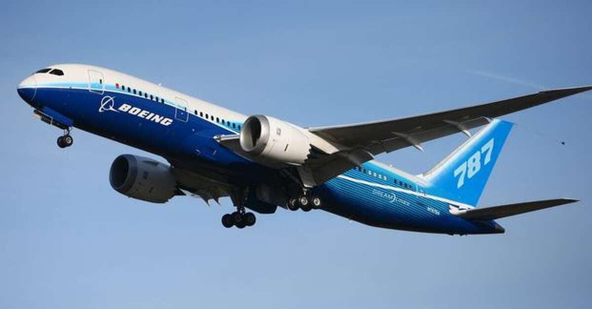 A Boeing 787 performs a touch-and-go and two missed approaches at Paine Field on Sunday, March 20, 2011 in Everett.