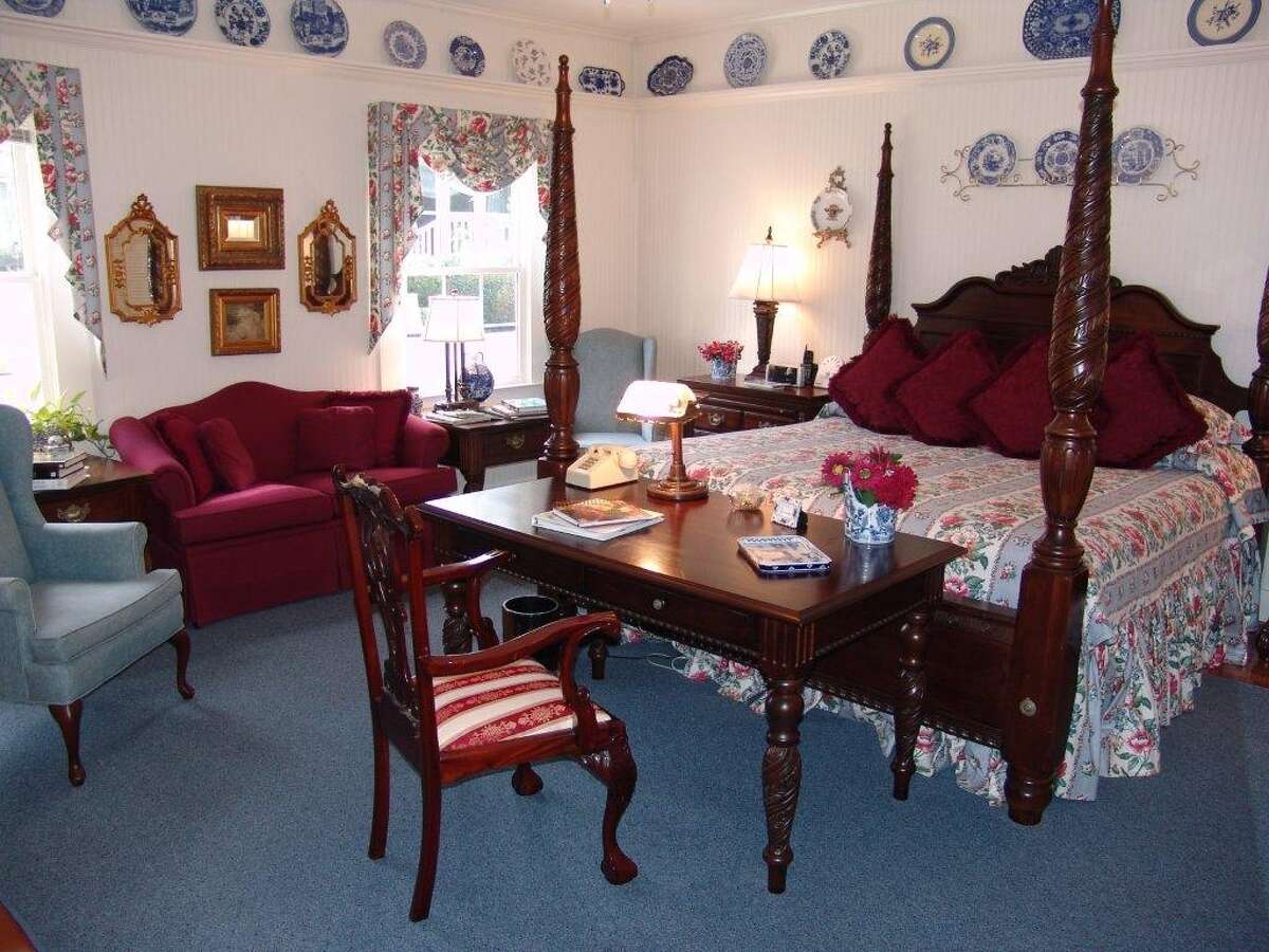 Roses cover Peach State city