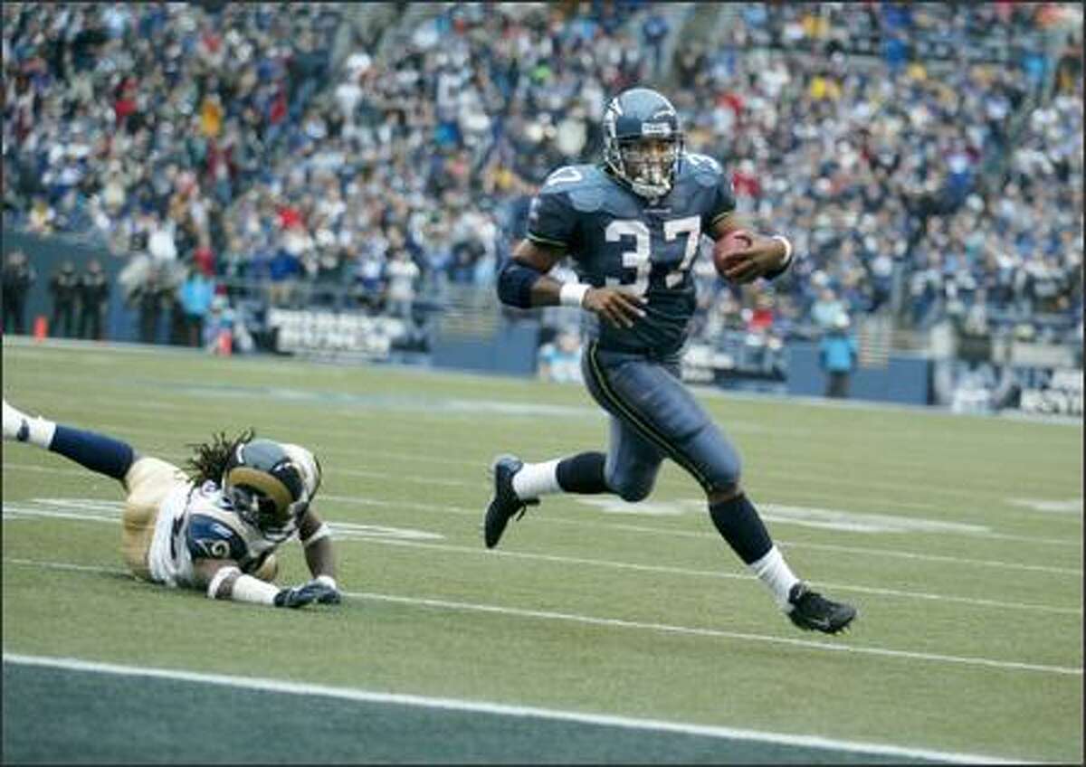 Seattle Seahawks running back Shaun Alexander (37) celebrates his