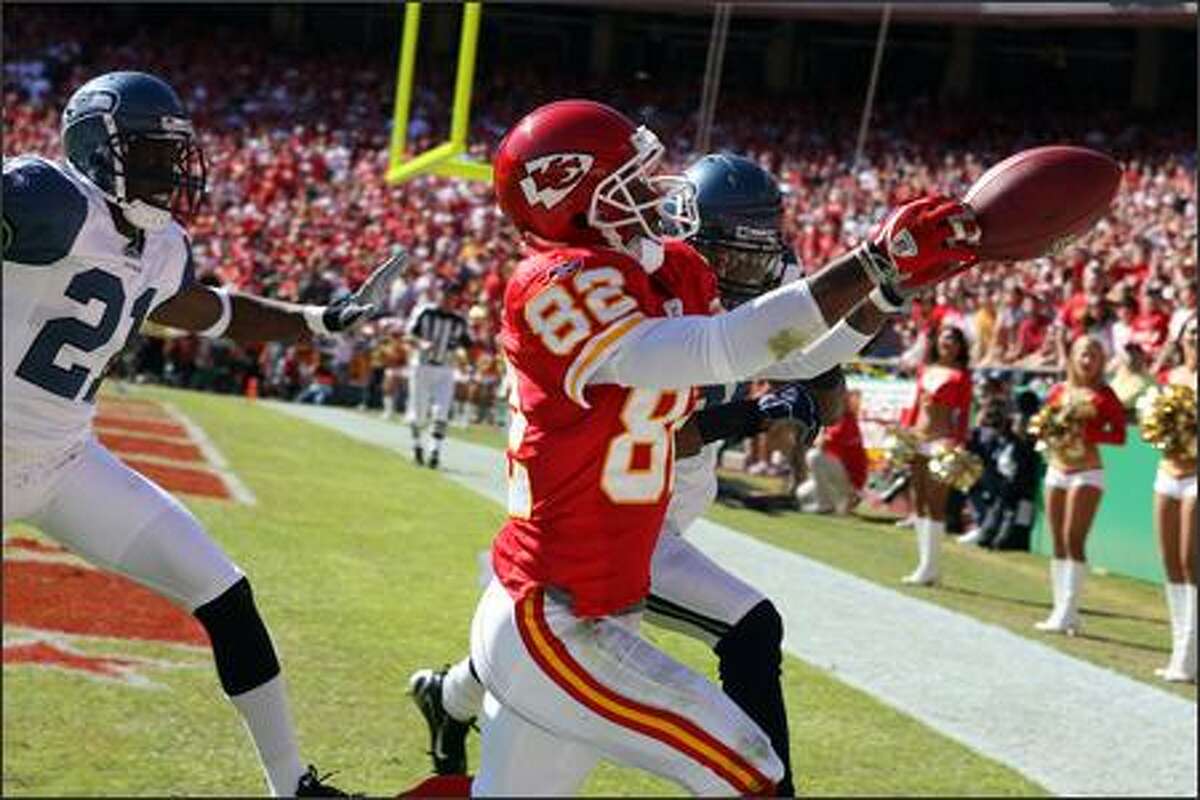 Kansas City Chiefs' Dante Hall was unable to grab this pass from Damon Huard during first quarter action against the Seattle Seahawks' Kelly Jennings (21) and Ken Hamlin (26).