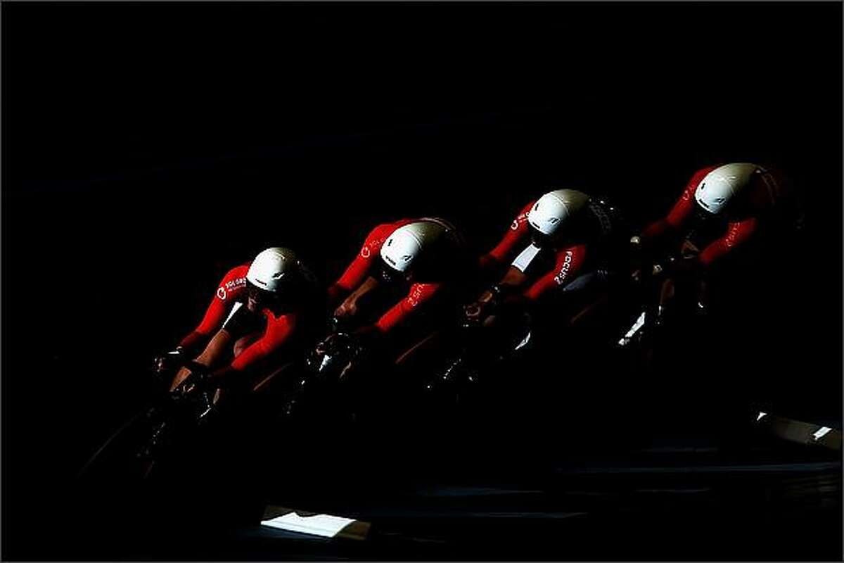 The team from Germany compete in the Men's Team Pursuit during day two of the UCI Track World Cup at Hisense Arena in Melbourne, Australia. (Photo by Quinn Rooney/Getty Images)