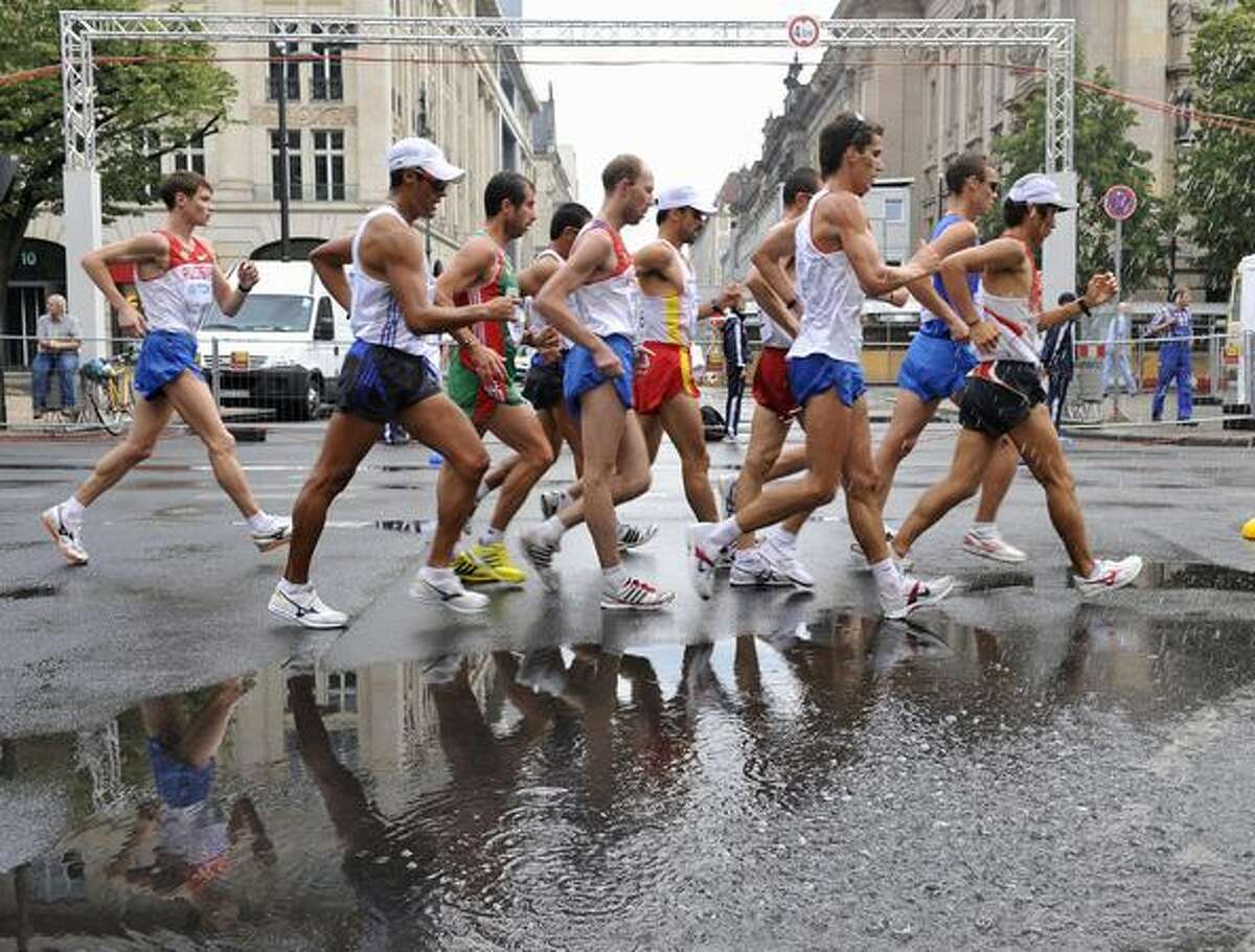 Athetes compete in the men's 50 km walk of the 2009 IAAF Athletics World Championships on August 21, 2009 in Berlin.