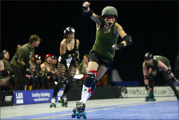 Roller Motorcycle Racing Roller derby, motorcycle stunt team win viaduct contest