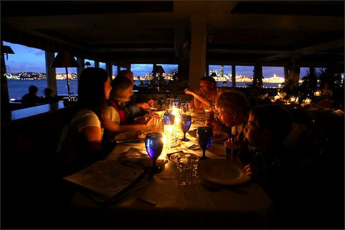 A power outage that left many thousands in the dark Monday night had a bright side for the Meacham family - an unexpected candlelight dinner at Salty's on Alki. High winds from a storm knocked out electricity to at least 18,700 homes in Seattle and South King County; about 30,000 customers across Western Washington were without power.