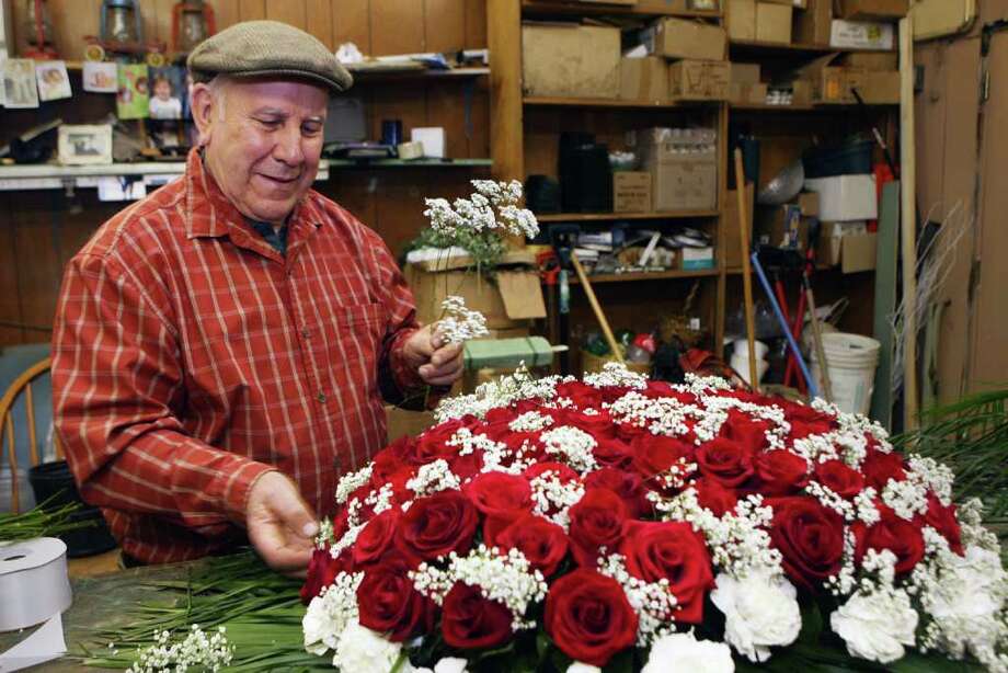 Father And Son Team Run 2 Florist S Connecticut Post Ed Dillon Of Edward Sons Flower And Gift Prepares An Arrangement