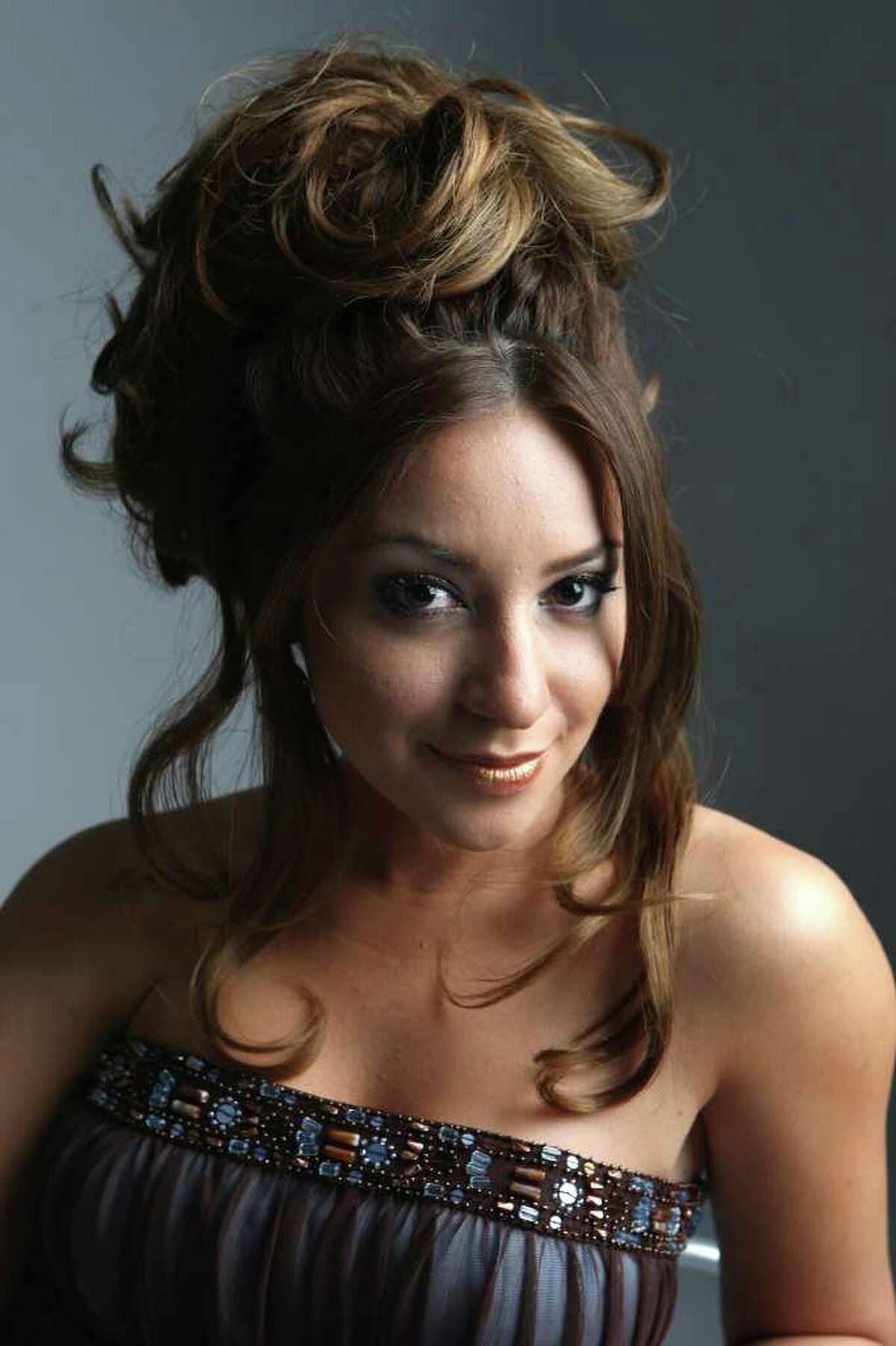 CONEXION: 2008 Hottest Latina, Roxanne Hernandez. HELEN L. MONTOYA/hmontoya@conexionsa.com
