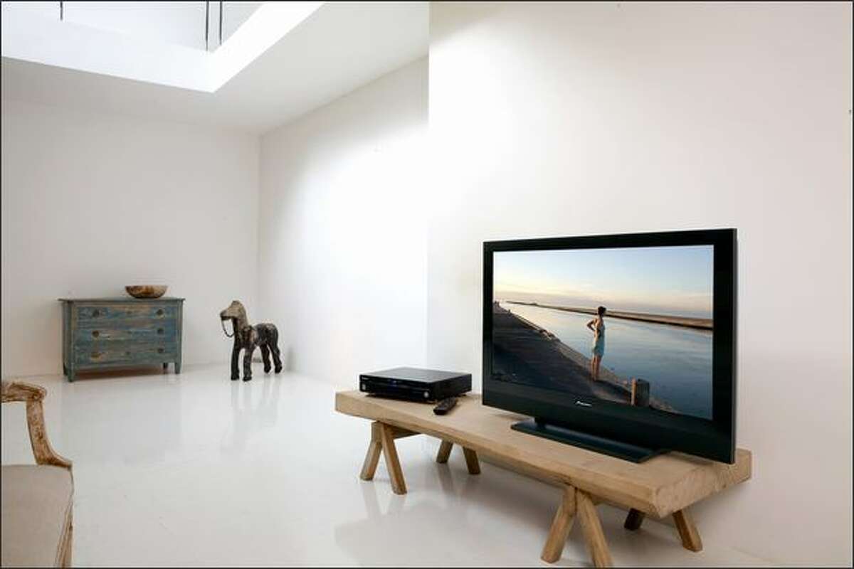Pioneer’s KURO PDP-5010FD 50-inch plasma TV displays video that is as close to the original source material as possible.