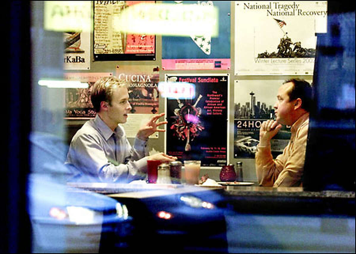 THE CORPORATE LUNCHROOM: At a Seattle pizza parlor Lon McGowan, left, meets with a potential client for the new digital camera business started by McGowan recently.