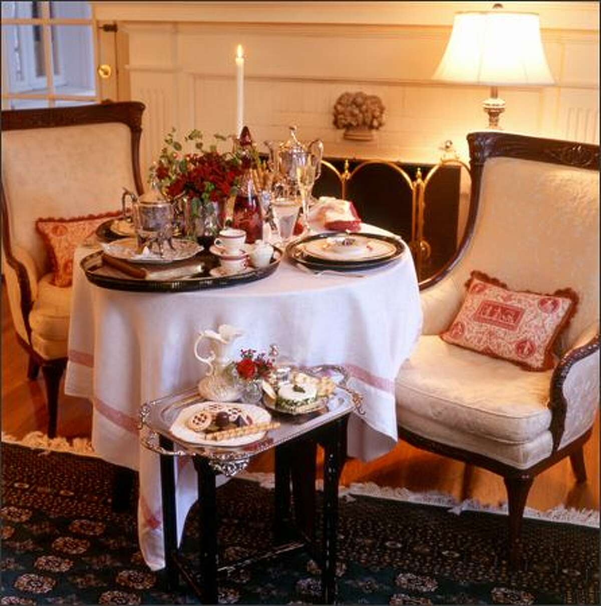 When you're setting the stage for a romantic dinner, decorate a few key areas to create loads of drama. (BRYAN E. MCCAY / SHNS)