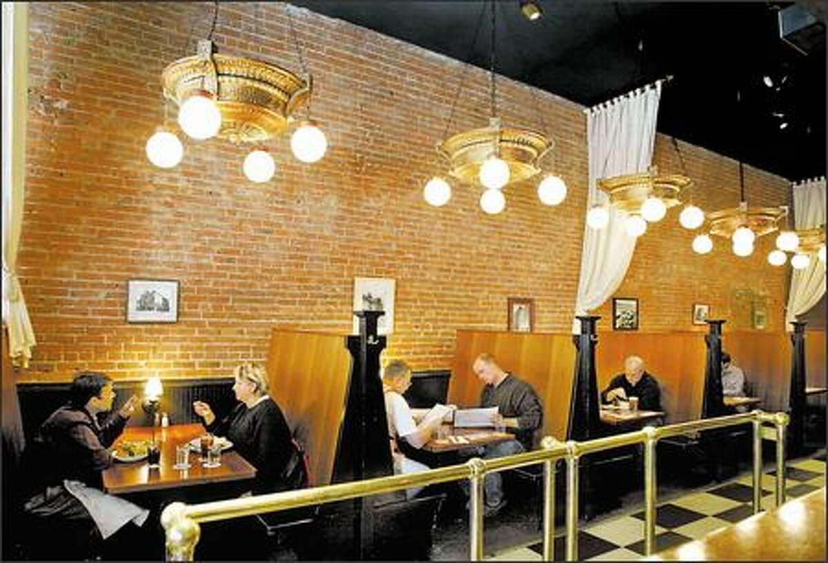 Lunchtime at The Belltown is casual and ideal for conversation. The exposed brick walls, unusual light fixtures and high-backed smooth wood booths provide an attractive setting.