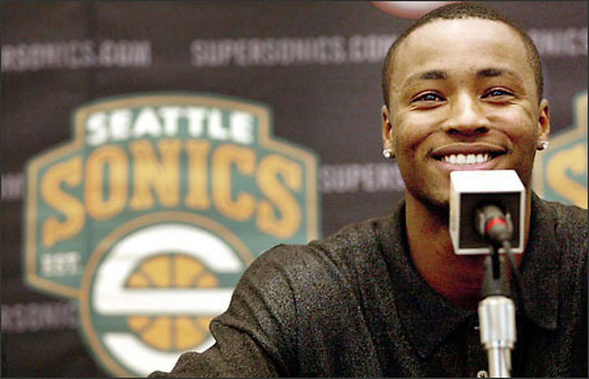 Newly re-signed Rashard Lewis is all smiles at Thursday's press conference.