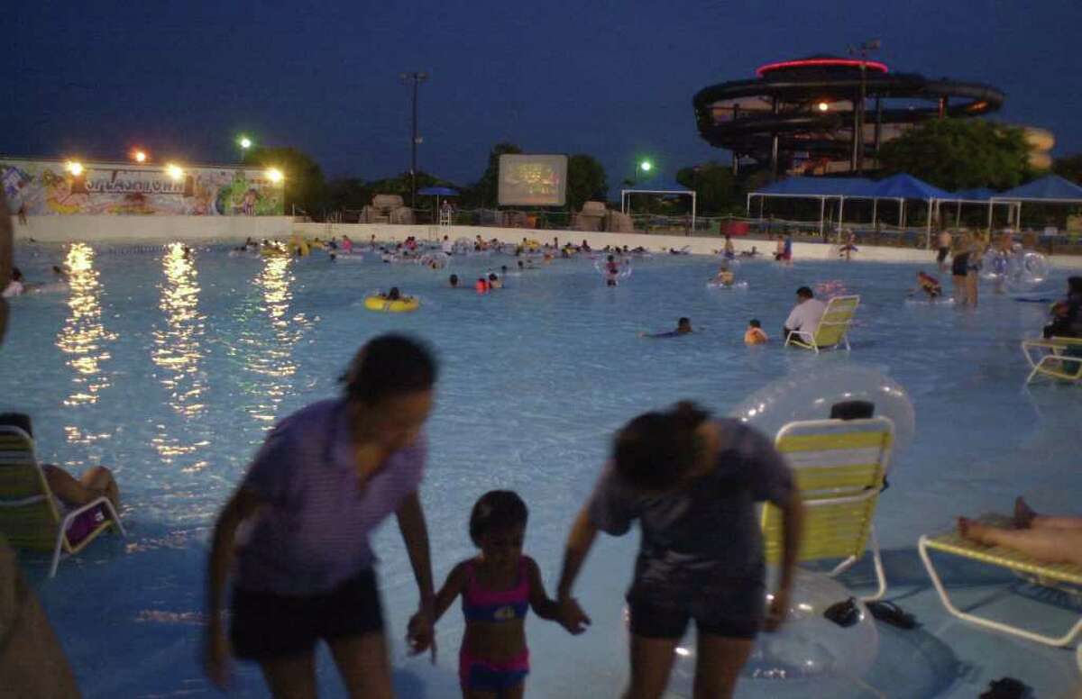 Splashtown reopens this weekend