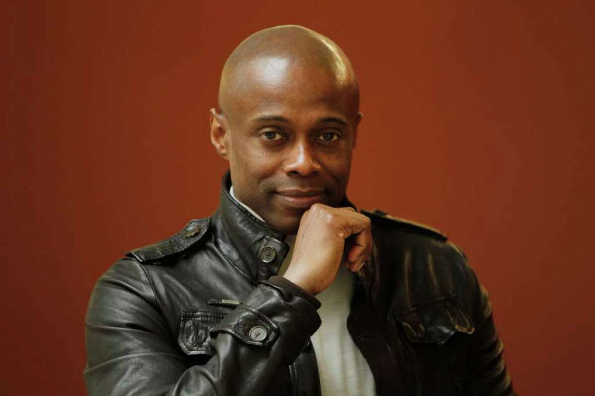 Extraordinary people. Kem (Singer).