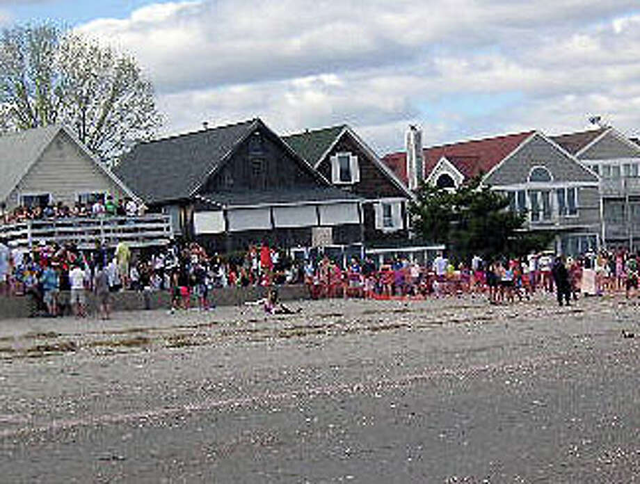 After Weekend Jam Angry Fairfield Beach Neighbors Vow Student Police Said Over 1 500 Students Showed Up Saay To What Was Aly A Resurrection Of