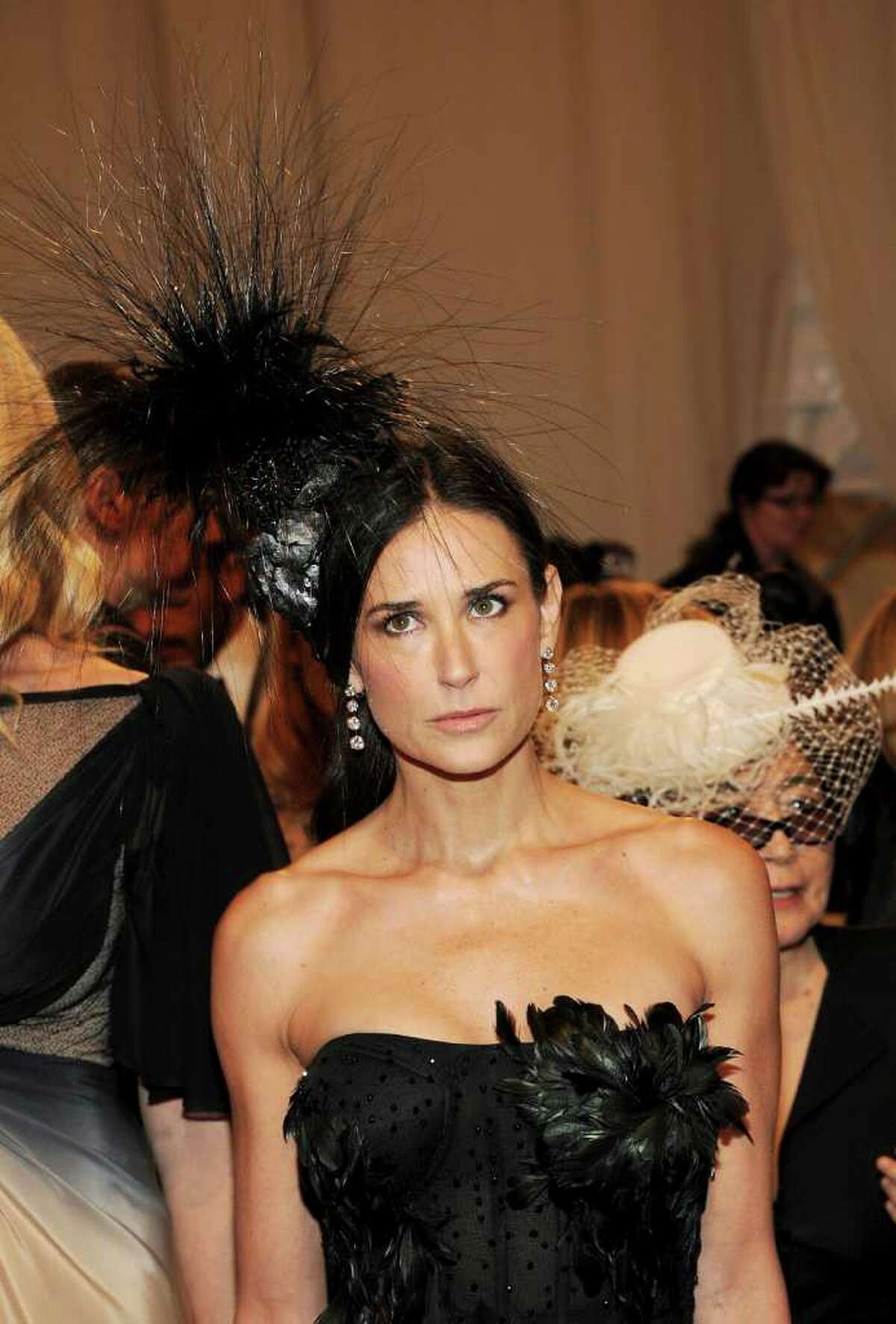 Friend says on 911 call Demi Moore was convulsing