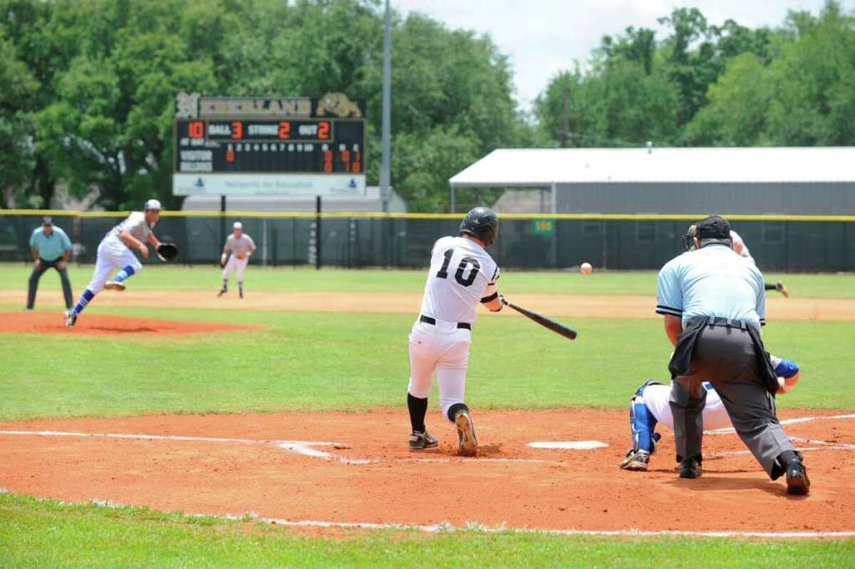 Nederland baseball comes back to beat Barbers Hill, advance in playoffs