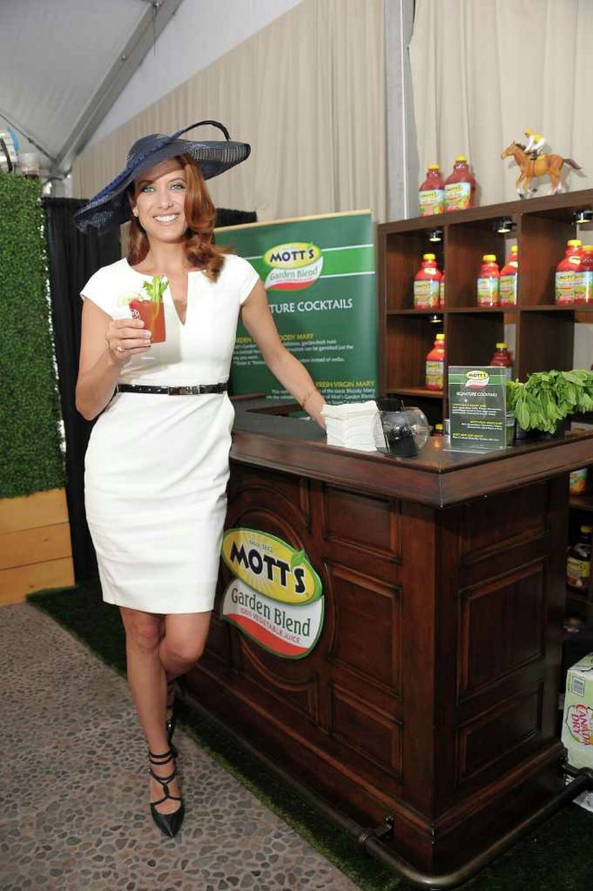 Actress Kate Walsh visits the Mott's Garden Blend VIP suite at the 137th Kentucky Derby at Churchill Downs on May 7, 2011 in Louisville, Kentucky. (Photo by Michael Loccisano/Getty Images) *** Local Caption *** Kate Walsh;
