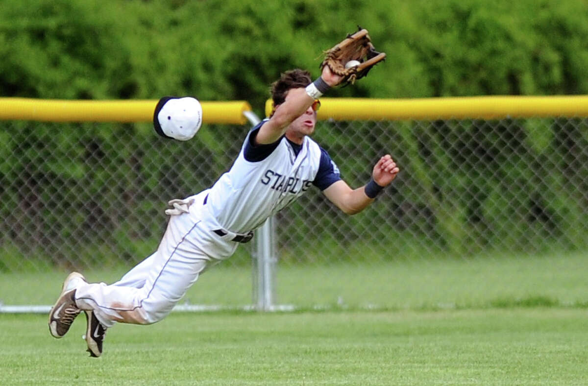 Staples baseball edges St. Joseph in postseasonlike atmosphere