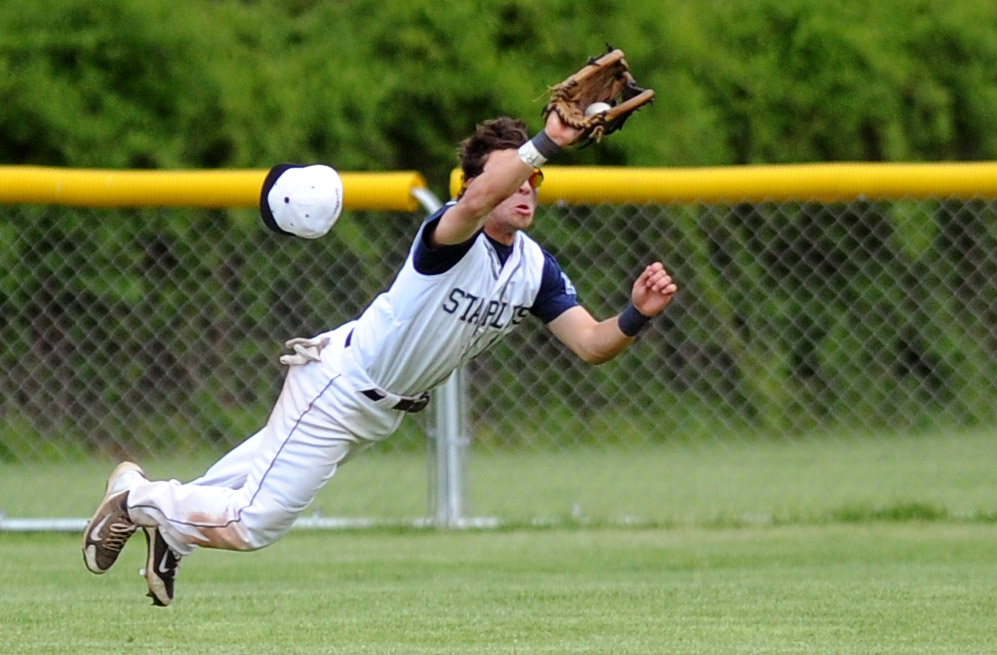 Staples baseball edges St. Joseph in postseason-like atmosphere
