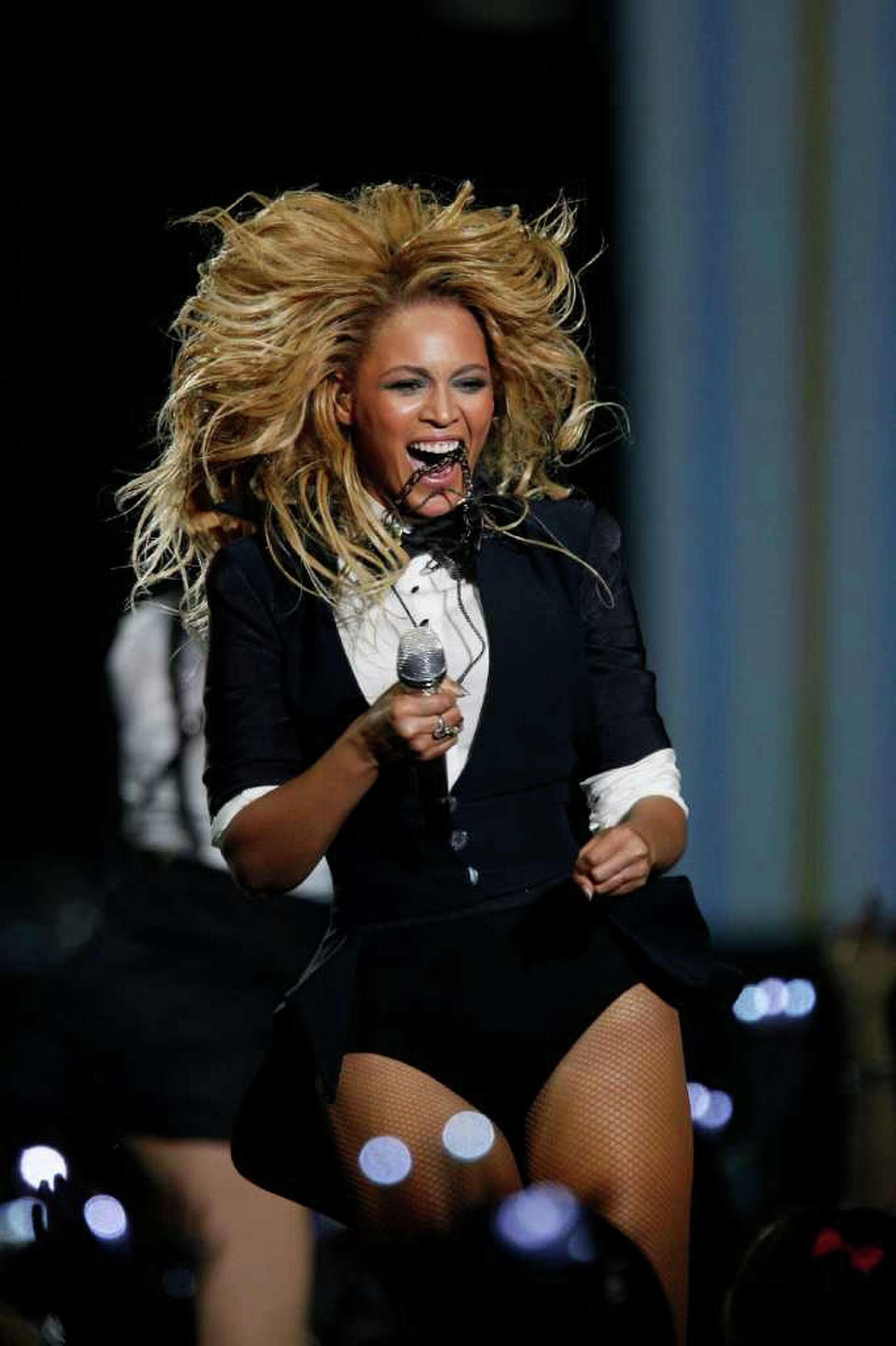 Beyonce's baby bump reveal sparks Twitter record