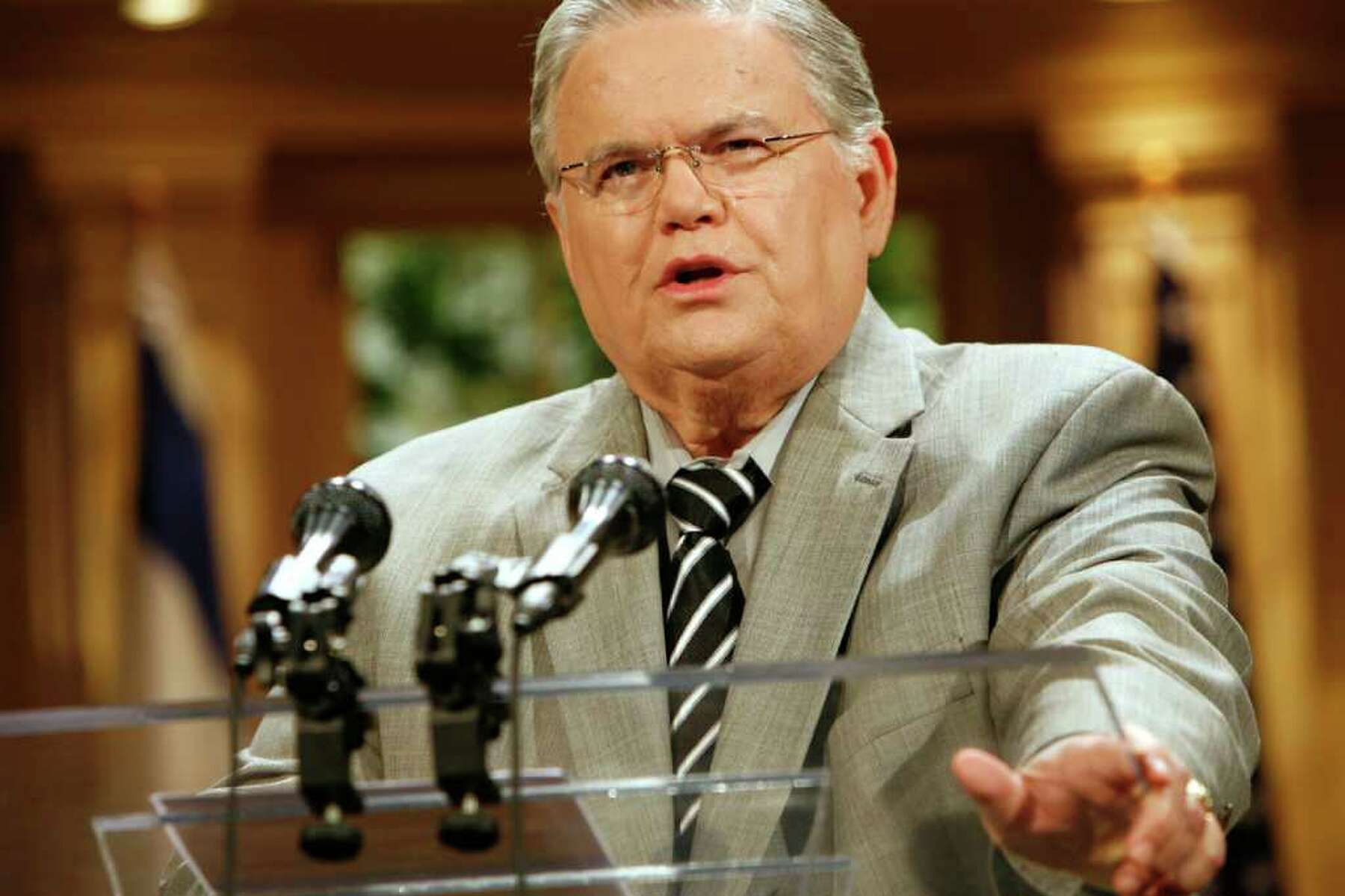 anti-israel-protesters-crash-hagee-s-sermon