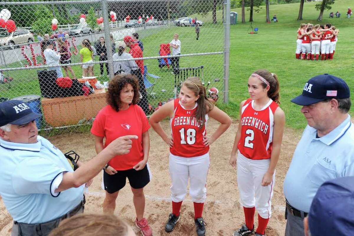 rhs-girls-softball-team-takes-dramatic-win-in-last-ever-game-at-hill