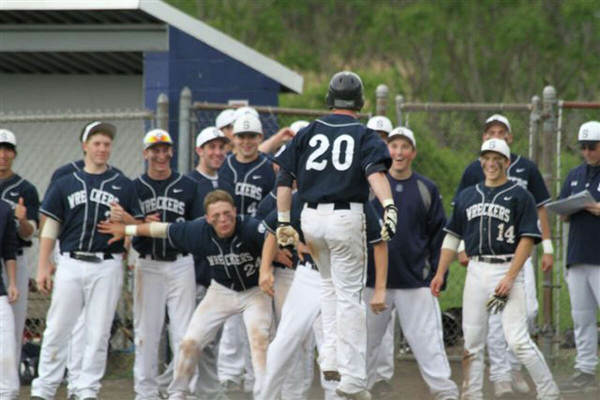 Wreckers club Ludlowe on baseball diamond in final at-bat