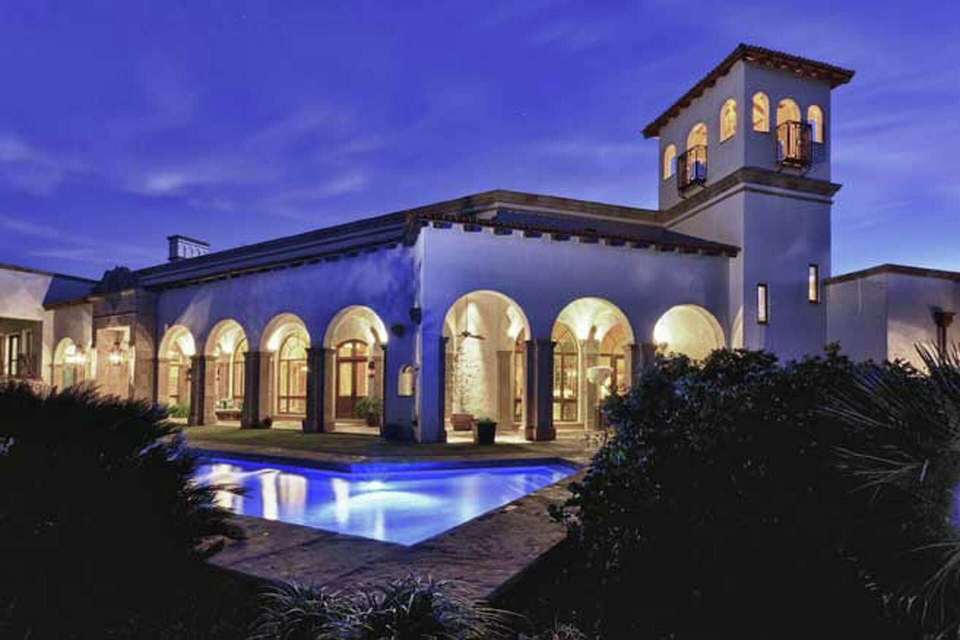 Villa for sale in San Miguel de Allende with rustic finishes and modern  amenities, image size:1920x1280