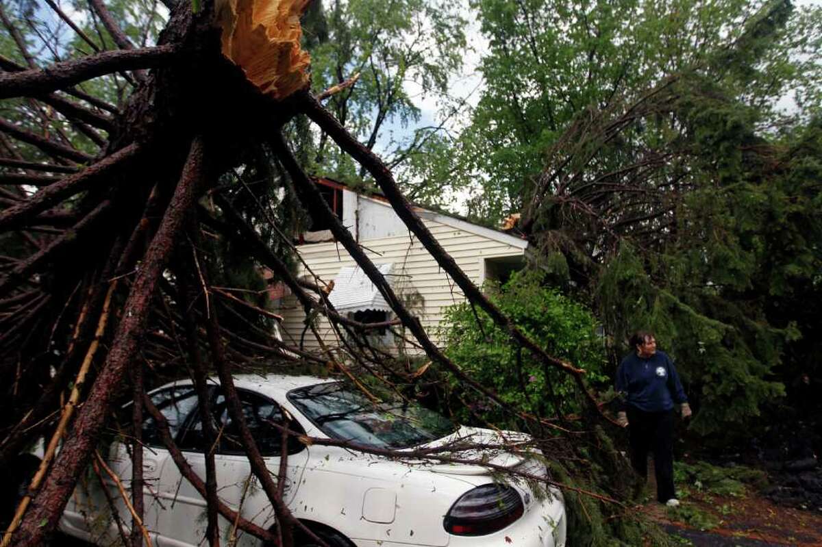 Tornado hits N. Minneapolis; 1 killed