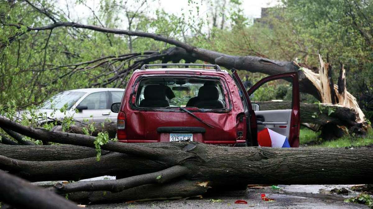 Tornado hits N. Minneapolis; 1 killed