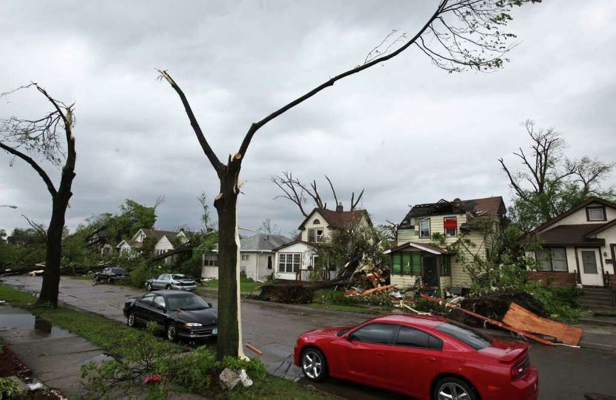 Tornado hits N. Minneapolis; 1 killed