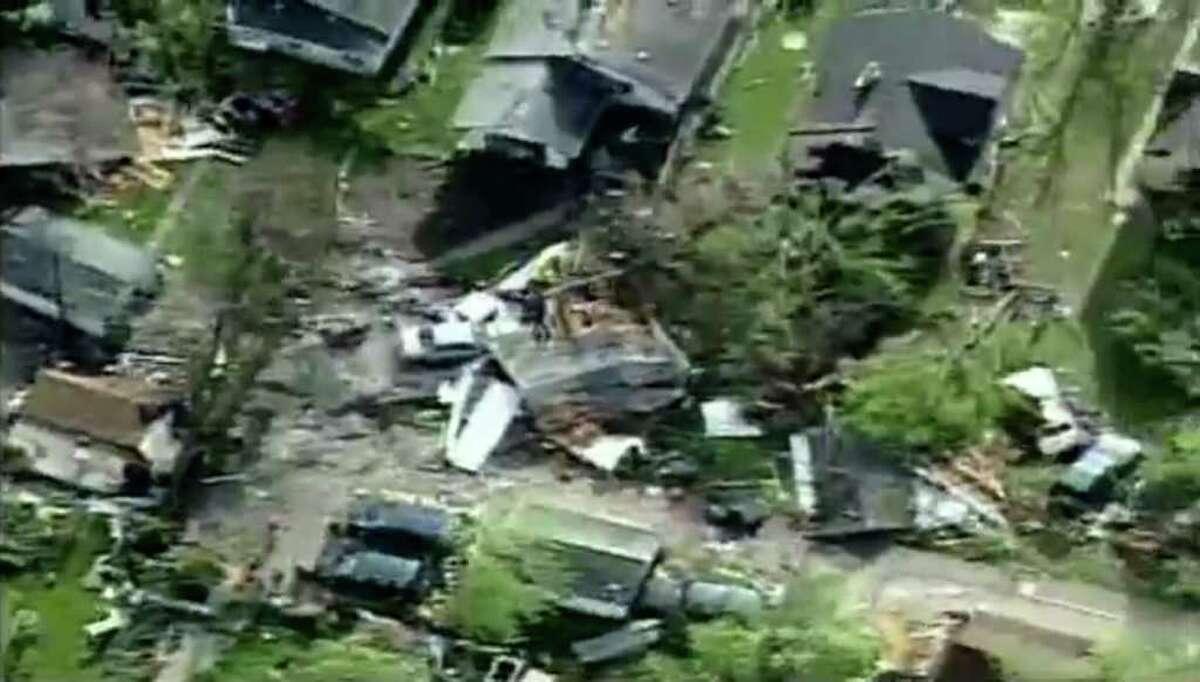 Tornado hits N. Minneapolis; 1 killed
