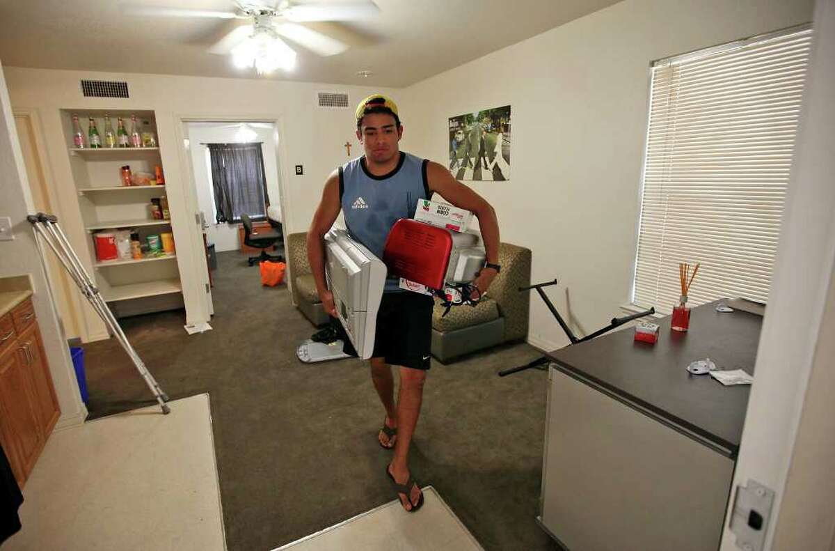 UTSA sophomore Eduardo Briceno, 19, moves items to his new dorm room at the campus’ Chaparral Village this month.
