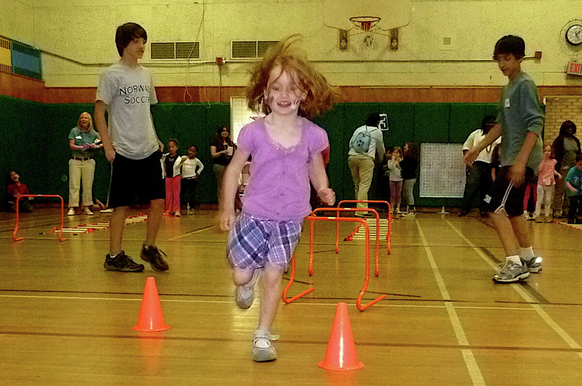 Food group relay race highlights 'Fit Kids Field Day'