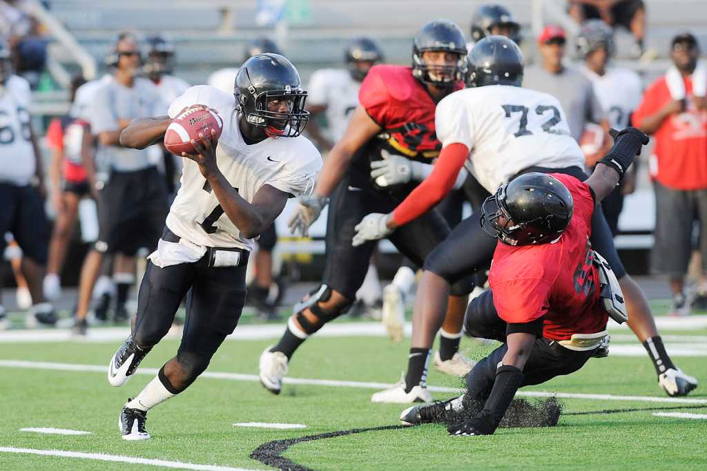 Memorial football team's defense shows well in spring scrimmage