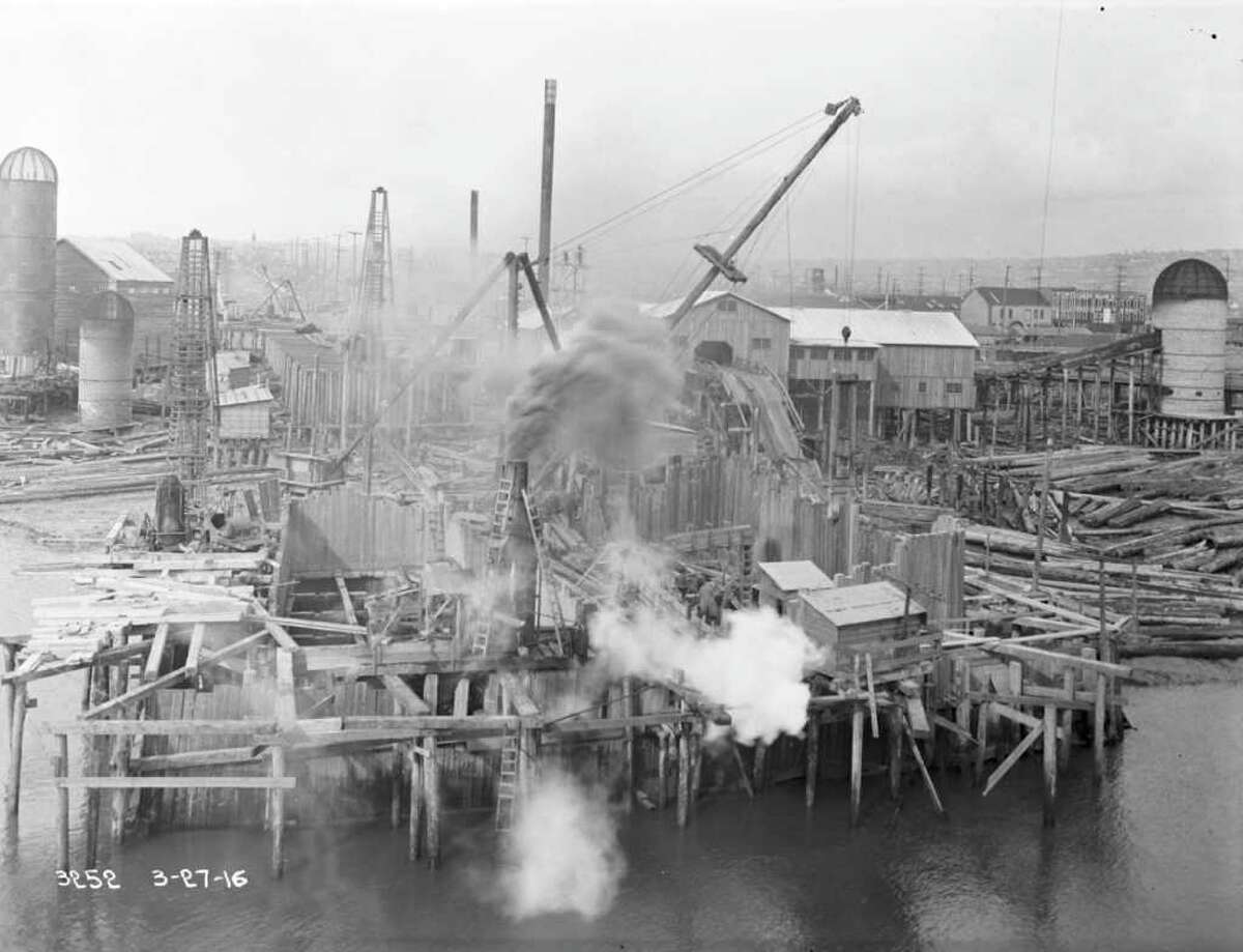 seattle-history-the-ballard-bridge