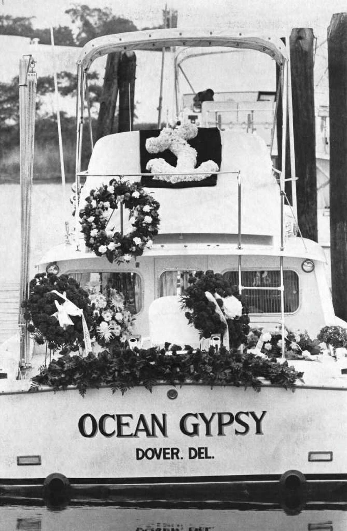 Unsolved police killing haunts Darien department